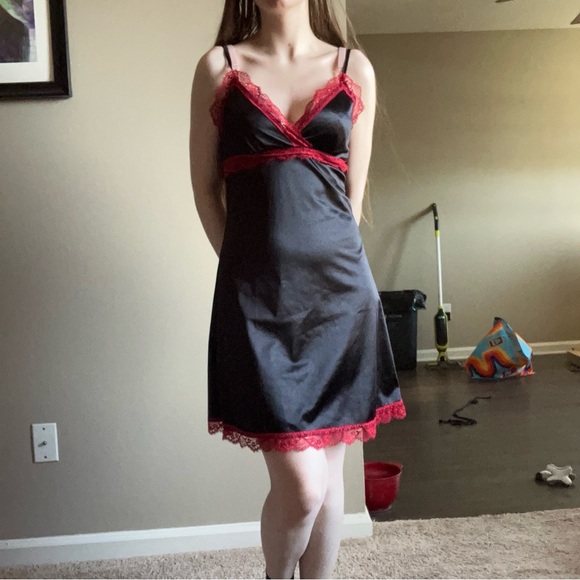 BLACK AND RED LACE TRIMMED SLIP DRESS - Picture 4 of 13